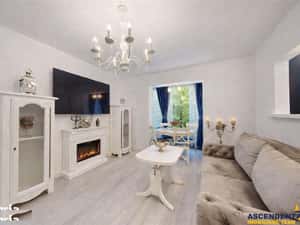 Eleganta si simplitate - Centrul Civic, renovat, etaj 2, design cu det