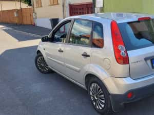 Ocazie 130000 km ford fiesta facelift 1.3 75 cp  consum 4% factura si garantie — miniatura 7