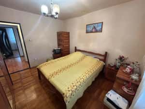Apartament 3 camere, decomandat - zona Cetate