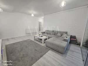 Apartament 3 camere de vanzare in Floresti