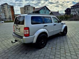 Dodge Nitro An 2008 — miniatura 3