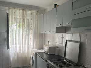 Apartament 2 camere decomandate zona centrala de inchiriat — miniatura 5