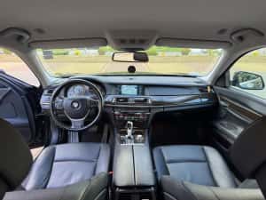BMW Seria 7 F01 2011 730d — miniatura 7