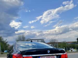 BMW Seria 7 F01 2011 730d — miniatura 8