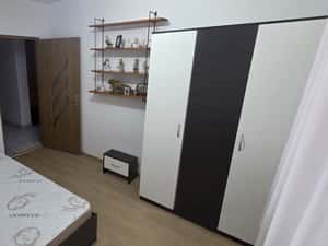480euro/luna, Gara apartament spatios 3 camere, 2 bai, et 1, bloc vila — miniatura 3