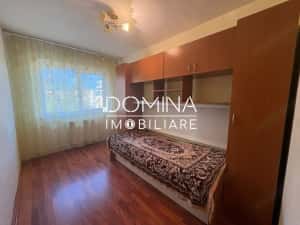 Vânzare apartament 3 camere, etaj 3, situat în Târgu Jiu, strada Slt. Ion Fota — miniatura 2