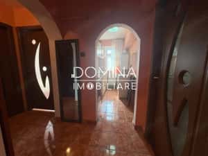 Vânzare apartament 3 camere, etaj 3, situat în Târgu Jiu, strada Slt. Ion Fota — miniatura 5