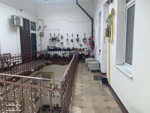 Apt versatil ultracentral 40 mp pivniță 13 mp posibil preluare chirias — miniatura 3