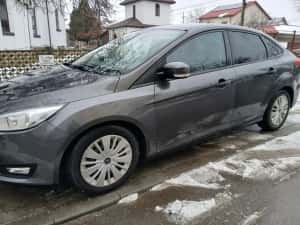 Vand Ford Focus benzina — miniatura 9