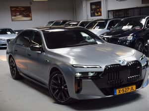 BMW M760 Automată 381 HP Hibrid (B/E)