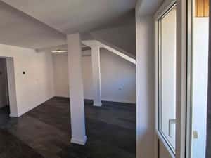 Apartament 2 camere, mansardă, zonă centrală Brașov — miniatura 3