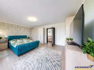 Vila luminoasa, gradina, priveliste panoramica spre munti, Harman, Brasov — miniatura 4
