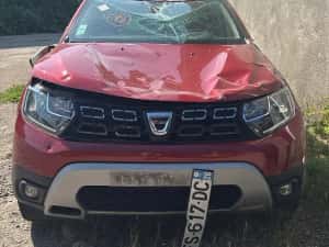 Dacia Duster / avariat / 91000 km /cârlig remorcare / 4x2 — miniatura 6