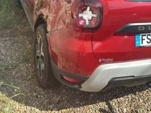 Dacia Duster / avariat / 91000 km /cârlig remorcare / 4x2 — miniatura 9