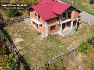 Vila la rosu si teren 500 mp de vânzare , Zona Fermelor