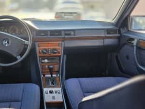 W124 300D Turbo înmatriculat istoric — miniatura 4