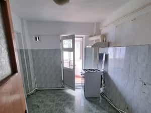 Apartament 3 camere, etaj 2, aproape de parc — miniatura 4