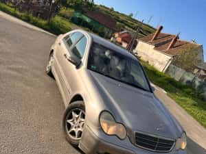Mercedes c220 cdi an 2004 — miniatura 5