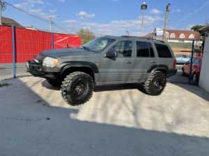 Grand Cherokee autoutilitara 4 locuri — miniatura 1