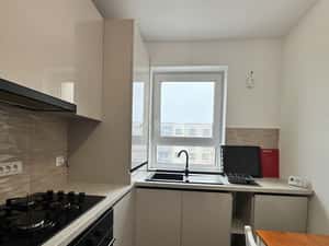 De închiriat apartament 2 camere, priveliște superbă, zona Coresi — miniatura 4