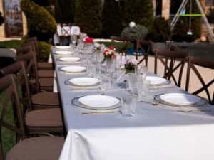 Mobilier premium pentru evenimente – închiriem scaune lemn, mese și veselă elegantă — miniatura 7