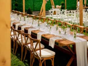 Mobilier premium pentru evenimente – închiriem scaune lemn, mese și veselă elegantă — miniatura 10