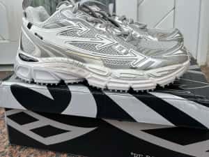 Vand Off-White BRB