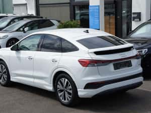 Audi Q4 e-tron SUV electric 2023 — miniatura 4