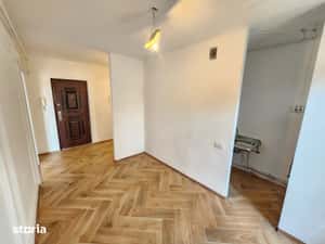Vand apartament  2 camere decomandat zona Lunei 56mp — miniatura 4