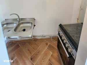 Vand apartament  2 camere decomandat zona Lunei 56mp — miniatura 5