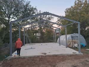 Vand hale metalice avem pe stoc asiguram transport si montaj rog serio — miniatura 7