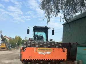 Cilindru compactor  terasier mixt, picior de oaie de închiriat — miniatura 2