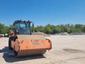 Cilindru compactor  terasier mixt, picior de oaie de închiriat — miniatura 8