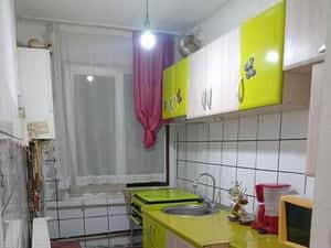 De  închiriat apartament 2 camere 250 e negociabil — miniatura 5