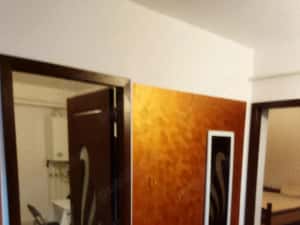 închiriez apartament cu 2 camere in micro 21 — miniatura 2