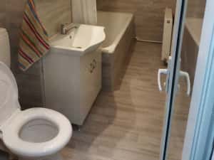 închiriez apartament cu 2 camere in micro 21 — miniatura 5