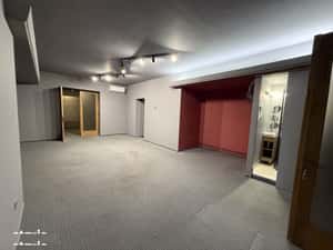 Apartament cu garaj, grădină, aer conditionat și centrală proprie — miniatura 2