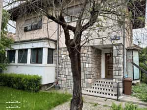 Apartament cu garaj, grădină, aer conditionat și centrală proprie — miniatura 3