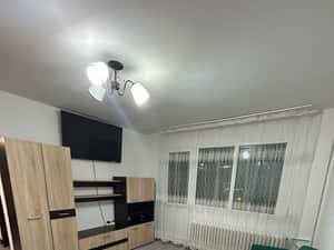 Persoana Fizica inchiriez Ap 2 Camere Podul Ros — miniatura 1