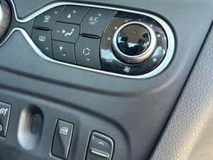 Dacia Logan PRESTIGE Manuală 90 HP Benzină — miniatura 7