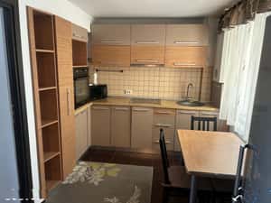 Inchiriez apartament zona centrala — miniatura 2
