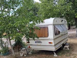 Rulotă NARDI-CARAVAN 38M 650 kg – COMPLET ECHIPATĂ – 2000€ Negociabil — miniatura 4