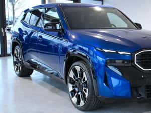 BMW XM 4.4 V8 Individual Deep Lagoon — miniatura 4