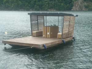 Ponton pe lac Tarnița