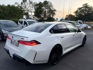 BMW M5 2025 - Hibrid 721 cp, 8000 km, Alb — miniatura 7