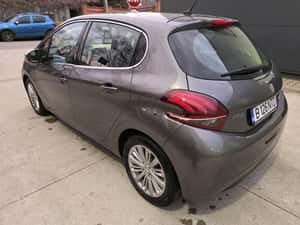 Peugeot 208 1.2 PureTech Turbo Allure — miniatura 2