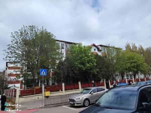 Ap 3 camere spațios-zona Liceul Pedagogic — miniatura 2