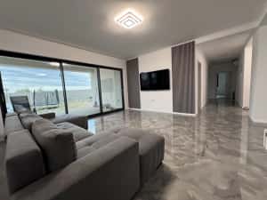 Vand casa cu 5 camere si 3 bai in Sacalaz la 6 km de Iulius Mall — miniatura 2