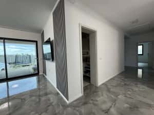 Vand casa cu 5 camere si 3 bai in Sacalaz la 6 km de Iulius Mall — miniatura 3