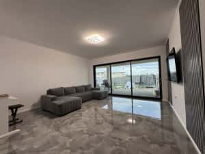 Vand casa cu 5 camere si 3 bai in Sacalaz la 6 km de Iulius Mall — miniatura 9